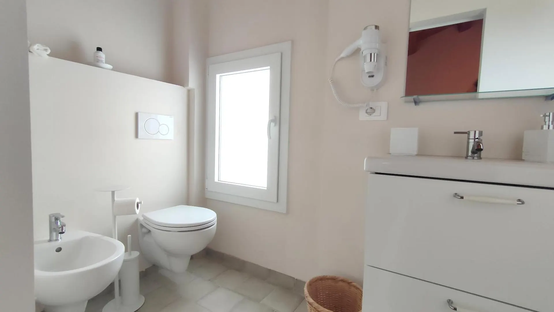 מונטגרידולפו Villa Seven Colors בית הארחה