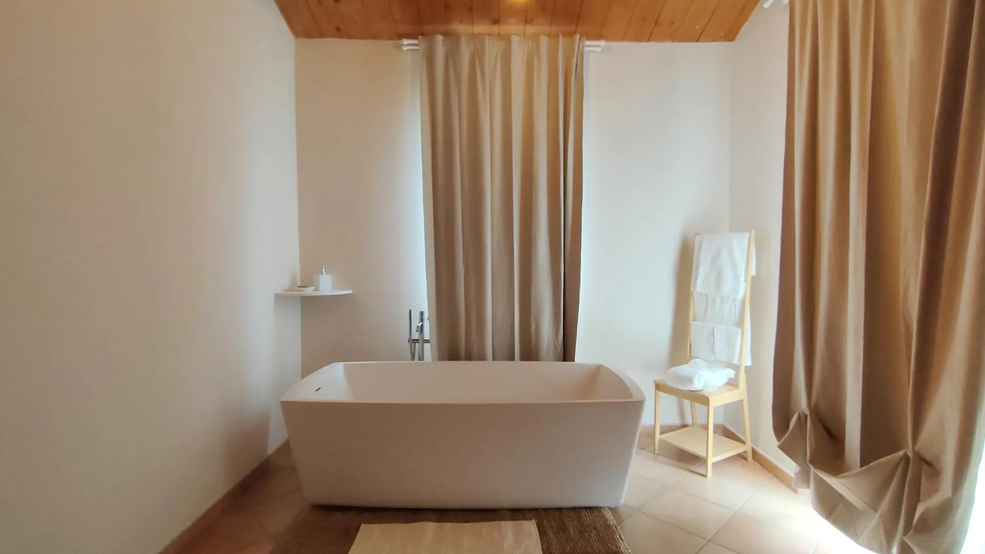 בית הארחה מונטגרידולפו Villa Seven Colors