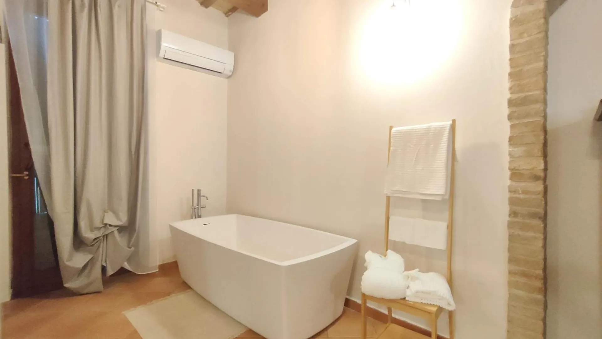 מונטגרידולפו Villa Seven Colors בית הארחה