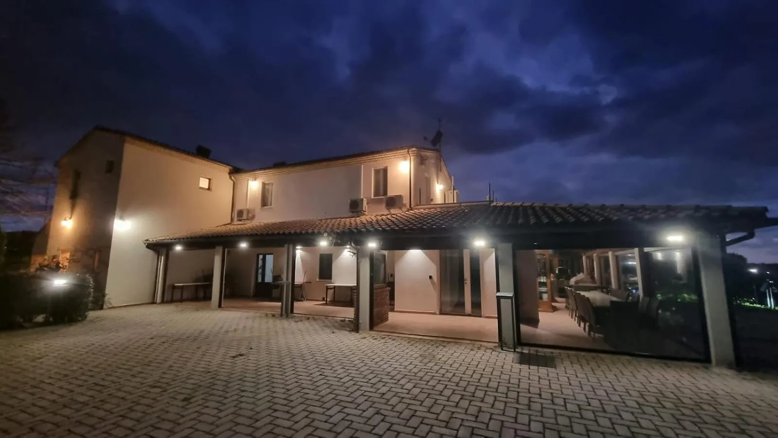 מונטגרידולפו Villa Seven Colors